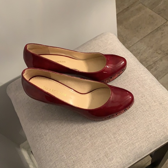 Red High Heels - Picture 2 of 4